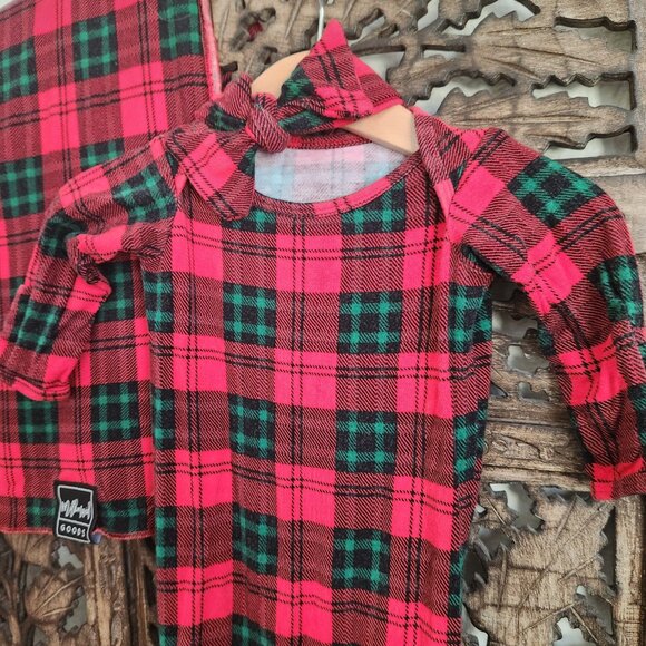 Christmas Newborn Bundle: Swaddle, Knotted Gown, and Hair Bow, NB, unisex - Picture 3 of 4